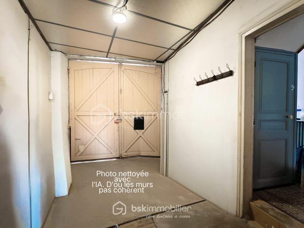 Bienvenue dans ce lieu unique où le charme de l'ancien rencontre un potentiel exceptionnel.

Si vous cherchez une maison qui a de l'âme, une histoire (construite en 1870) et de l'espace pour concrétiser tous vos projets, j'ai le plaisir de vous faire découvrir cet ancien corps de ferme réinventé. Un véritable havre de paix qui totalise environ 162 m² de surface habitable, le tout agrémenté d'un agréable jardin au calme.

Une maison principale chaleureuse pour toute la famille (env. 130 m²) :
Dès l'entrée, le ton est donné : vous serez séduit par l'authenticité des lieux avec ses magnifiques carreaux de ciment d'époque et son bel escalier en bois.
- Au rez-de-chaussée, la vie s'organise autour d'une entrée conviviale, d'une cuisine familiale et d'une belle pièce de vie baignée de lumière. Depuis cet espace, vous accédez directement au jardin, au garage et au magnifique sous-sol vouté.
- Au premier étage, le palier dessert deux grandes chambres pleines de charme (avec ancienne cheminé), une pièce polyvalente (idéale pour un bureau, une chambre d'enfant ou un dressing), une salle de bains, un cagibi et des WC séparés.
- Au deuxième étage : Sous les combles haut, découvrez un bel espace légèrement mansardé comprenant une chambre supplémentaire, sa propre salle d'eau avec WC, ainsi qu'un grand palier modulable selon vos envies (coin lecture, espace jeu ou chambre d'appoint).

Une deuxième maison en fond de jardin (total d'env. 75/80m²): 
Au bout du jardin se cache une seconde maison entièrement indépendante grâce à un passage latéral dédié. Aucun besoin de traverser la maison principale !
- En bas : Un vaste espace de stockage d'environ 35 m², idéal pour les bricoleurs, un artisan ou du rangement.
- À l'étage : Un superbe appartement type T2 de 32 m² habitable avec mezzanine, entièrement rénové avec soin et des matériaux de qualité. Baigné de lumière avec sa cuisine ouverte, sa belle hauteur sous plafond avec vélux électrique et son séjour spacieux, il est prêt à accueillir vos proches, un adolescent en quête d'indépendance, ou à être mis en location pour générer un revenu complémentaire immédiat.

Ce qui fait donc la différence sur ce merveilleux bien c'est :
- Le charme authentique de l'ancien associé à une dépendance moderne
- Un jardin clos à l'abri des regards.
- Un garage fermé, un beau sous-sol vouté et un accès indépendant pour la dépendance.
- La proximité des transports, des écoles et des futures commodités du Grand Paris Express.
Une propriété rare et polyvalente à visiter absolument pour en apprécier tout le potentiel. 

Contactez-moi dès aujourd'hui pour planifier votre visite ! Premier arrivé premier servi !