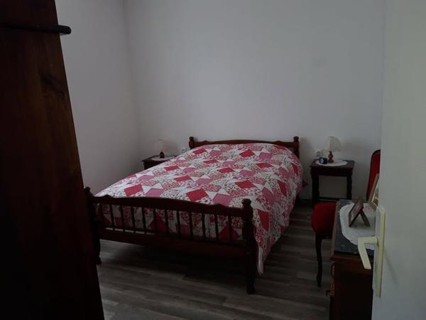 A VENDRE CLAVETTE CENTRE BOURG ENSEMBLE IMMOBILIER 5 logements + 2 garages ,  Clavette