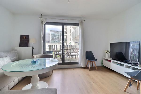 Appartement Colombes 3 pièces de 65 m² avec balcon et parking - Colombes (secteur Gare du Stade)