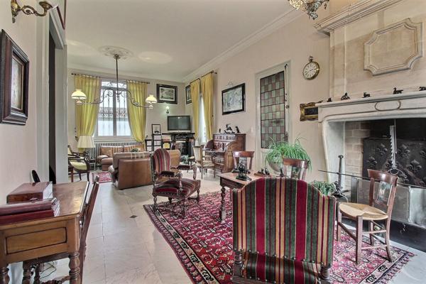 Léognan demeure en pierre (248m²)