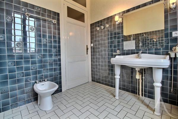 Léognan demeure en pierre (248m²)