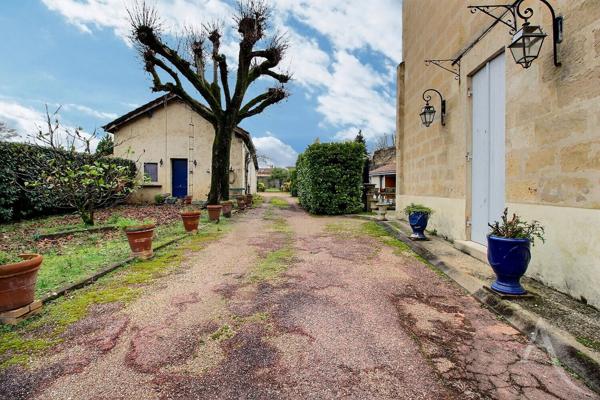 Léognan demeure en pierre (248m²)