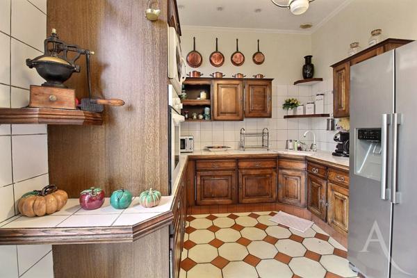 Léognan demeure en pierre (248m²)