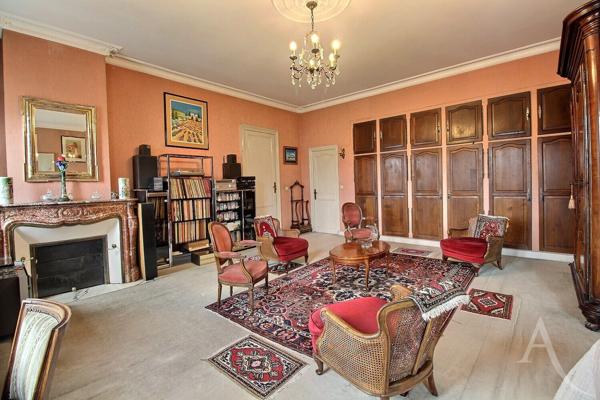 Léognan demeure en pierre (248m²)