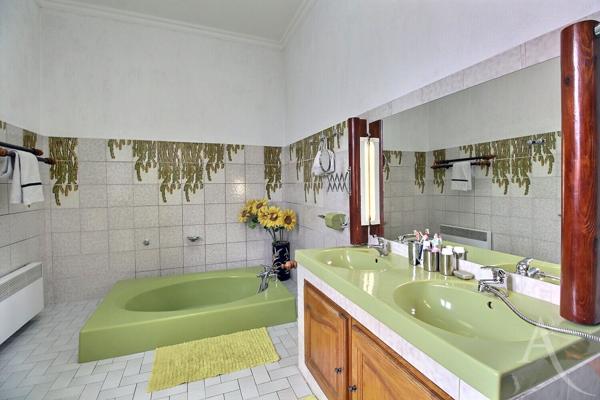 Léognan demeure en pierre (248m²)