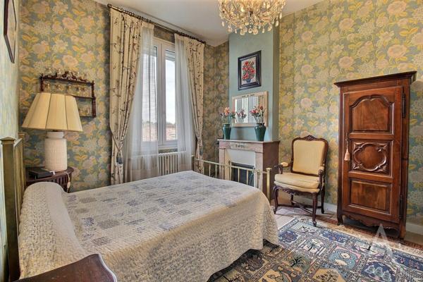 Léognan demeure en pierre (248m²)