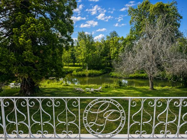 Vente Château Chinon 14 Pièces 570 m²