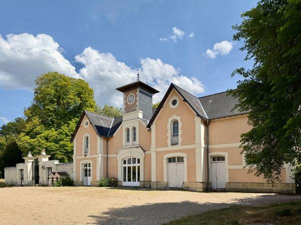Vente Château Chinon 14 Pièces 570 m²