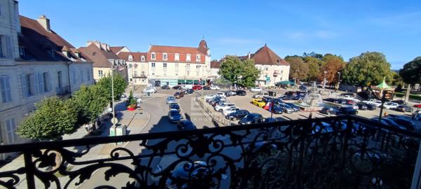 Appartement Dole place GREVY, 7 pièce(s) 183m2 avec ascenseur, greniers, cave , parking