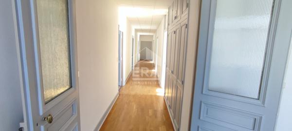 Appartement Dole place GREVY, 7 pièce(s) 183m2 avec ascenseur, greniers, cave , parking