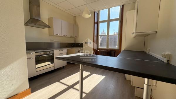 Appartement Dole place GREVY, 7 pièce(s) 183m2 avec ascenseur, greniers, cave , parking