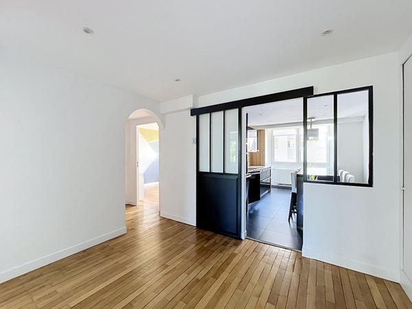 Appartement rénové avec chambre indépendante - Secteur Orangerie / Conseil des XV