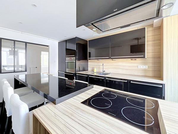 Appartement rénové avec chambre indépendante - Secteur Orangerie / Conseil des XV