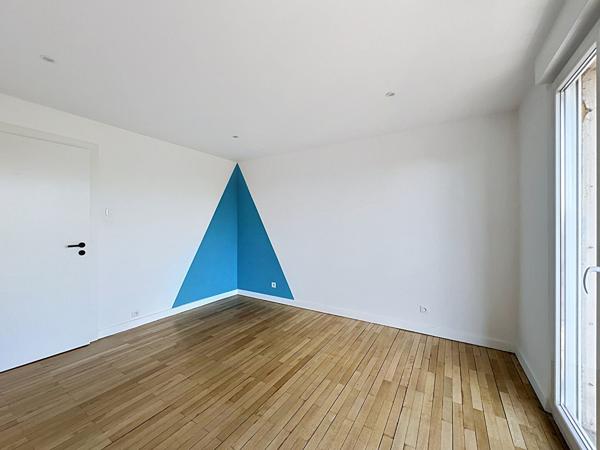 Appartement rénové avec chambre indépendante - Secteur Orangerie / Conseil des XV
