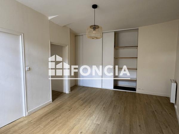 Location Appartement 2 pièces 56.34 m² - 100 RUE DE LA GARE Niort 79000
