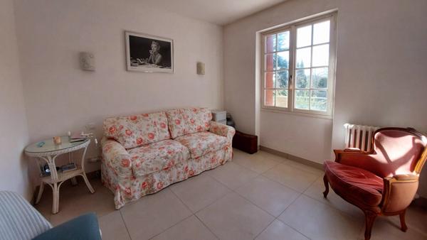 Maison de 250m² à Belvès, 8 pièces, 5 chambres, avec vue dégagée et appartement spacieux indépendant, terrain de 3088m².