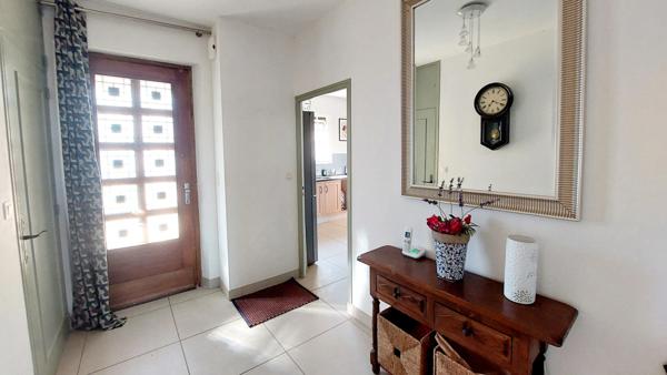 Maison de 250m² à Belvès, 8 pièces, 5 chambres, avec vue dégagée et appartement spacieux indépendant, terrain de 3088m².