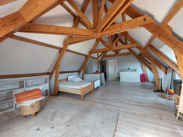 Maison de 250m² à Belvès, 8 pièces, 5 chambres, avec vue dégagée et appartement spacieux indépendant, terrain de 3088m².