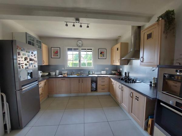 Maison de 250m² à Belvès, 8 pièces, 5 chambres, avec vue dégagée et appartement spacieux indépendant, terrain de 3088m².