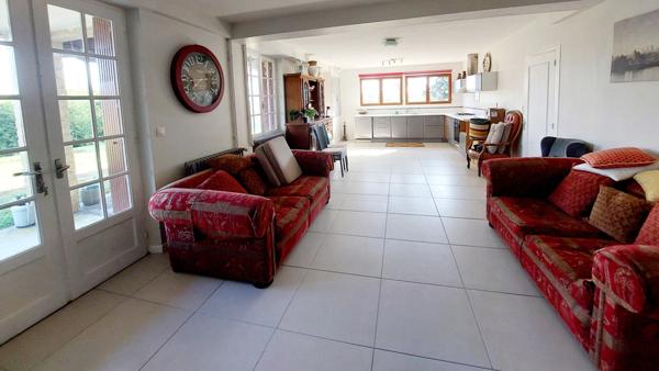 Maison de 250m² à Belvès, 8 pièces, 5 chambres, avec vue dégagée et appartement spacieux indépendant, terrain de 3088m².