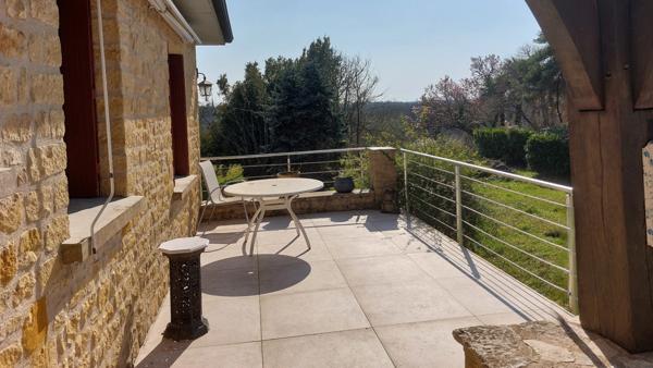 Maison de 250m² à Belvès, 8 pièces, 5 chambres, avec vue dégagée et appartement spacieux indépendant, terrain de 3088m².