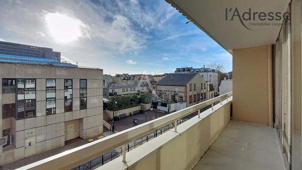 PUTEAUX/Centre ville 4/5 pièces de 97 m² avec parking boxé, 3 balcons