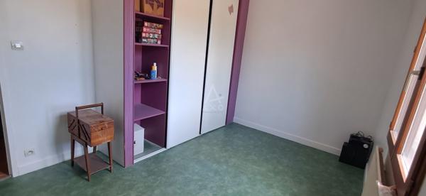 Maison de plain pied type V, avec garage, carport et jardin