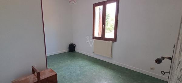 Maison de plain pied type V, avec garage, carport et jardin