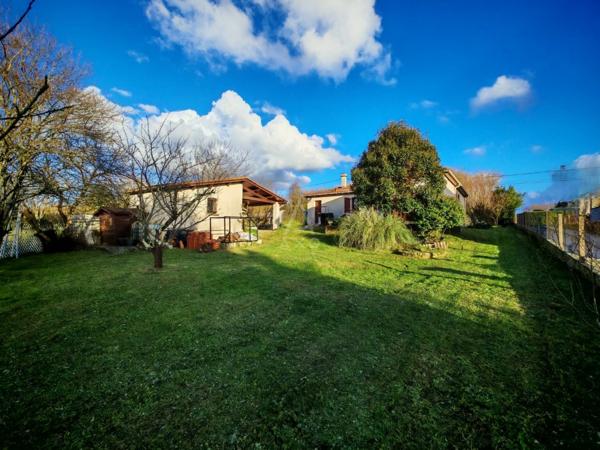 Maison de plain pied type V, avec garage, carport et jardin