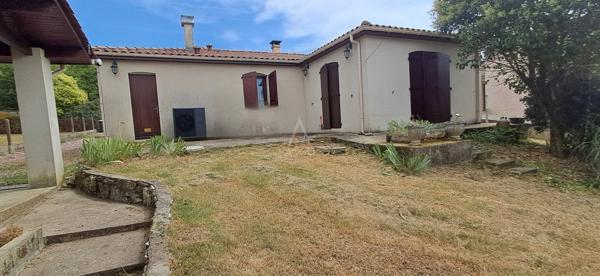 Maison de plain pied type V, avec garage, carport et jardin