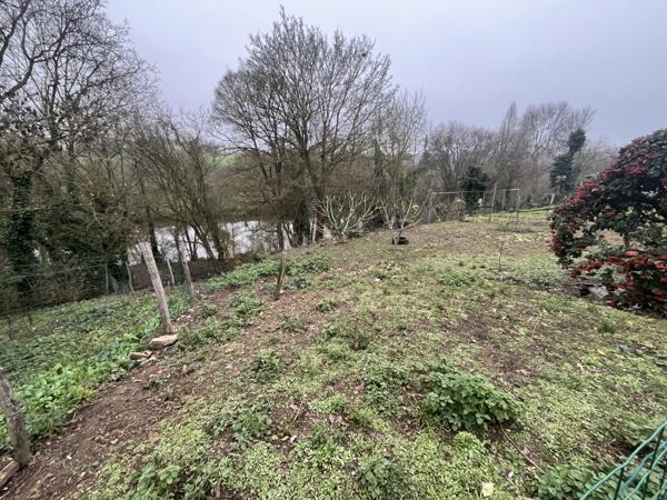 Thouars (79100) ref 99036 secteur Thouars Terrain de 999 m2 en bordure de rivière