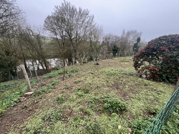 Thouars (79100) ref 99036 secteur Thouars Terrain de 999 m2 en bordure de rivière