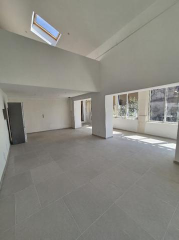 Appartement triplex rénové type 4 Baron (30700)