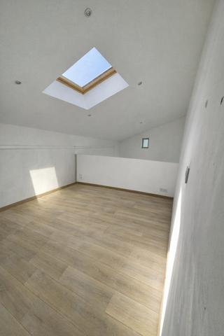 Appartement triplex rénové type 4 Baron (30700)