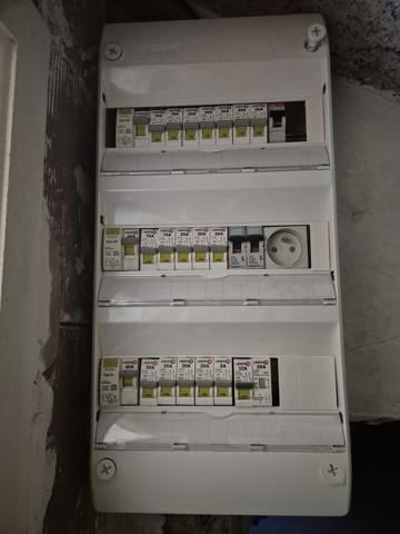 Appartement triplex rénové type 4 Baron (30700)