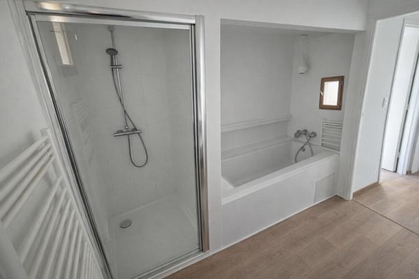 Appartement triplex rénové type 4 Baron (30700)