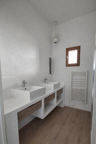 Appartement triplex rénové type 4 Baron (30700)