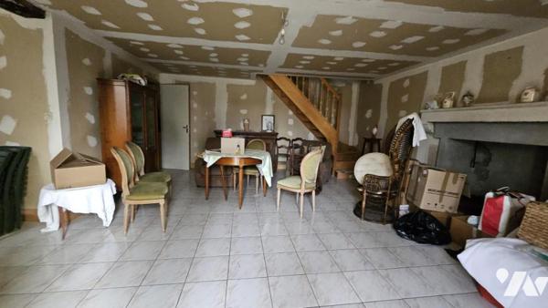 A vendre à VALENCE-EN-POITOU, VAUX - Une maison d'habitation à restaurer avec jardin