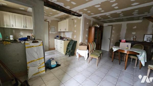 A vendre à VALENCE-EN-POITOU, VAUX - Une maison d'habitation à restaurer avec jardin