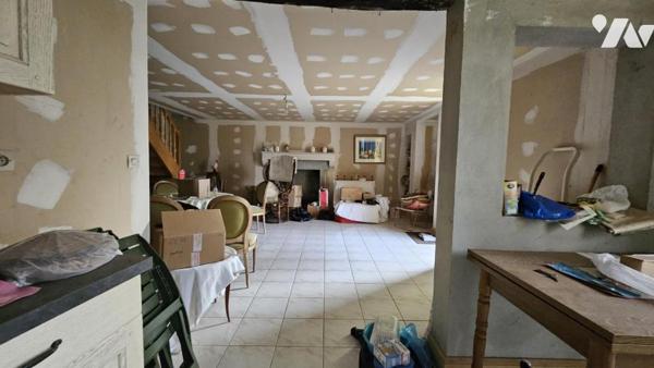 A vendre à VALENCE-EN-POITOU, VAUX - Une maison d'habitation à restaurer avec jardin