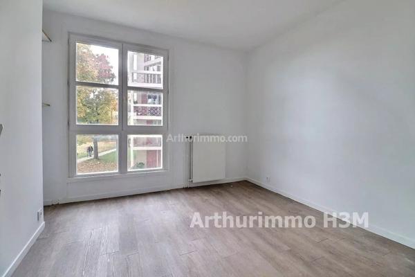 Vente                                                      Appartement
                        
                     3 pièces                      75 m2                     à Cergy