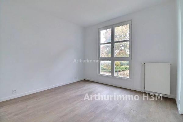 Vente                                                      Appartement
                        
                     3 pièces                      75 m2                     à Cergy