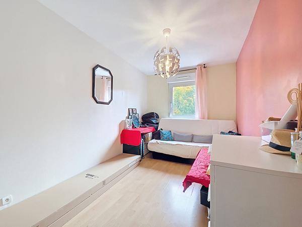 Bel appartement T4 lumineux et rénové de 85m² avec balcon, parking et cave à vendre en exclusivité dans un quartier calme de Péchabou