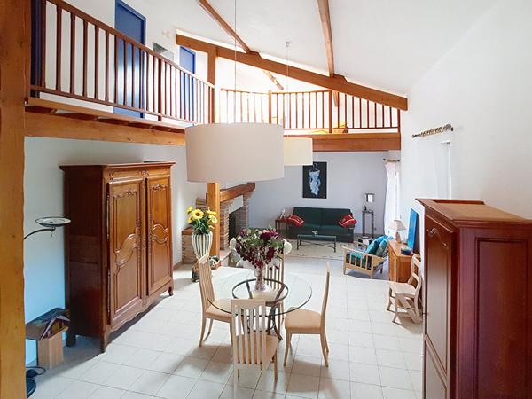 Maison L Isle Jourdain 240 m2 sur un terrain arboré de 4075m², garages, piscine, vue imprenable