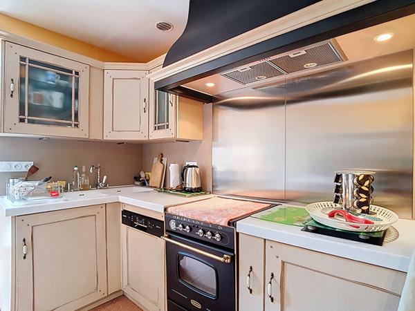 Maison L Isle Jourdain 240 m2 sur un terrain arboré de 4075m², garages, piscine, vue imprenable