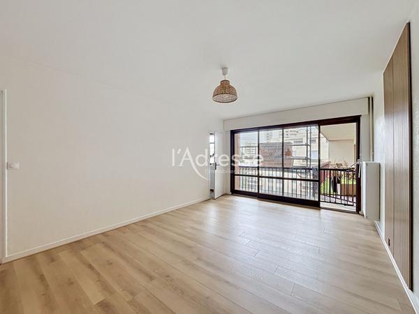CHELLES À 10 MINUTES À PIED DE LA GARE F2 DE 63 m² AVEC BALCON, PARKING ET CAVE