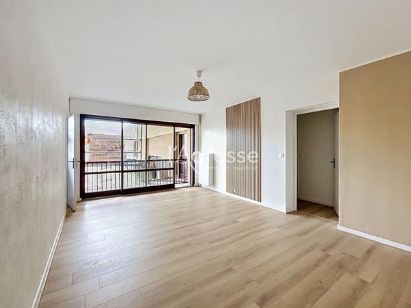 CHELLES À 10 MINUTES À PIED DE LA GARE F2 DE 63 m² AVEC BALCON, PARKING ET CAVE