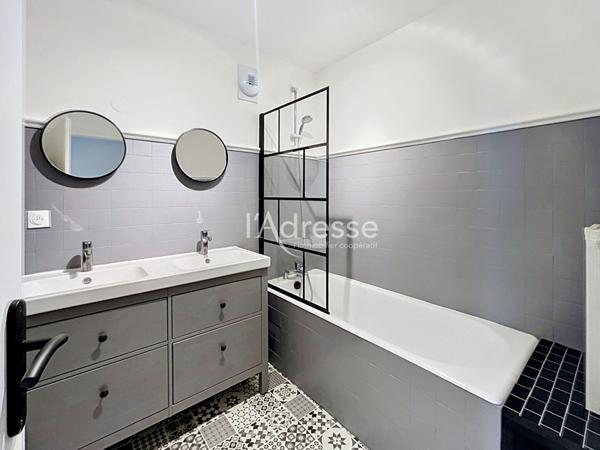 CHELLES À 10 MINUTES À PIED DE LA GARE F2 DE 63 m² AVEC BALCON, PARKING ET CAVE