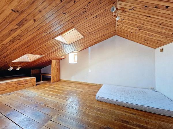 Maison de village avec caves, dépendances, jardins