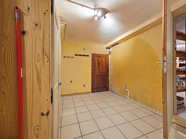 Maison de village avec caves, dépendances, jardins